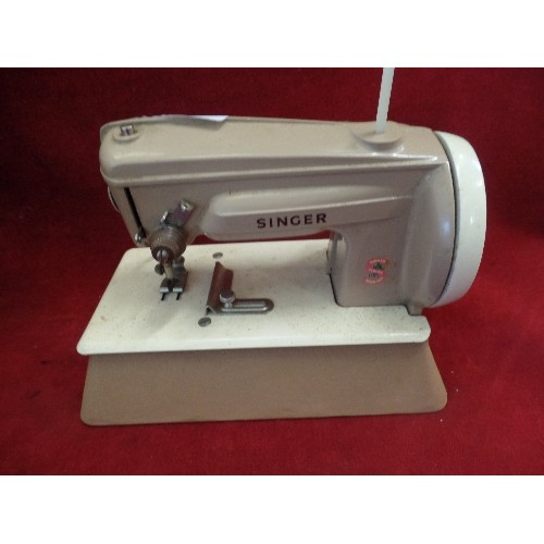 153 - VINTAGE-RETRO SINGER SEWING MACHINE. CHILDS 'SEWHANDY- A REAL SEWING MACHINE FOR THE LITTLE SEAMSTRE... 