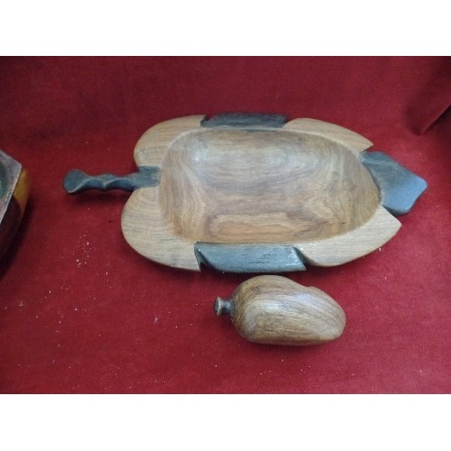 156 - VINTAGE WOODEN ITEMS/ TREEN, FRUIT BOWLS, A TORTOISE.