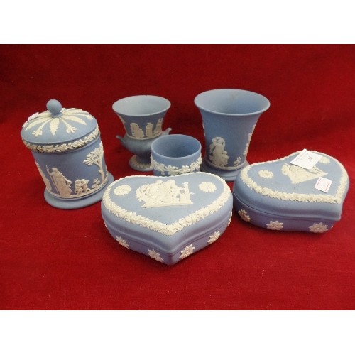 165 - WEDGWOOD BLUE JASPERWARE X 6 PIECES. INC 3 LIDDED POTS AND 3 VASES.