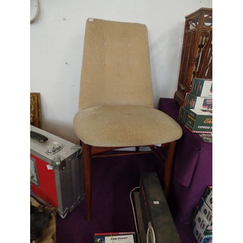 121 - RETRO SAND DRALON BUTTONBACK CHAIR.