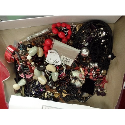 83 - QUANTITY OF MIXED COSTUME JEWELLERY.