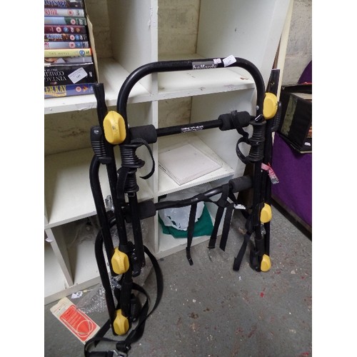 190 - HALFORDS BIKE RACK FOR REAR OF CAR. HOLDS 3 CYCLES. 45KG MAX.