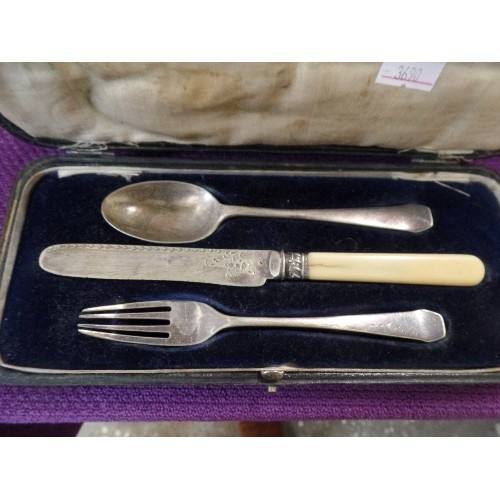 198 - BEAUTIFUL VINTAGE CUTLERY SET FOR A CHILD. SILVER-PLATED