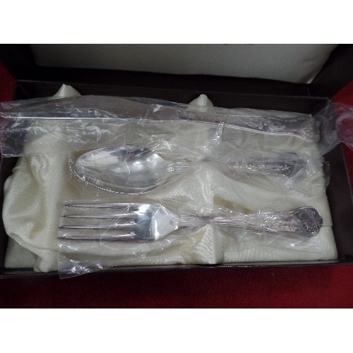 127 - VINATAGE WF JOHNSON TEASPOONS & SUGAR-NIP SET, IN ORIGINAL BOX. TOGETHER WITH AN ARTHUR PRICE 'CHRIS... 