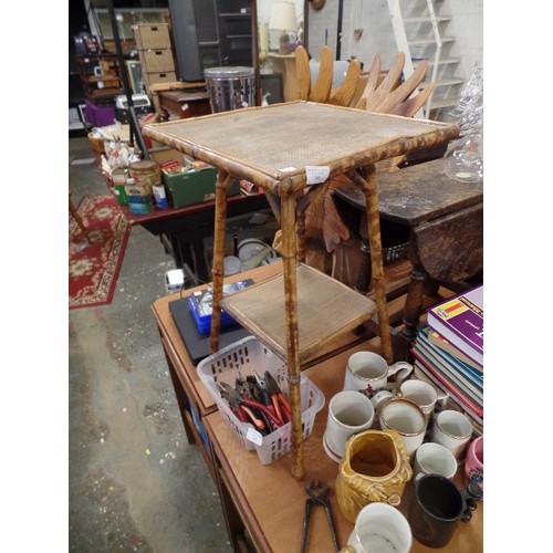 260 - SMALL VINTAGE BAMBOO AND RATTAN SIDE TABLE/PLANT STAND. WITH LOWER SHELF.