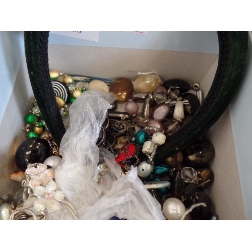 280 - BOX OF MIXED COSTUME JEWELLERY.