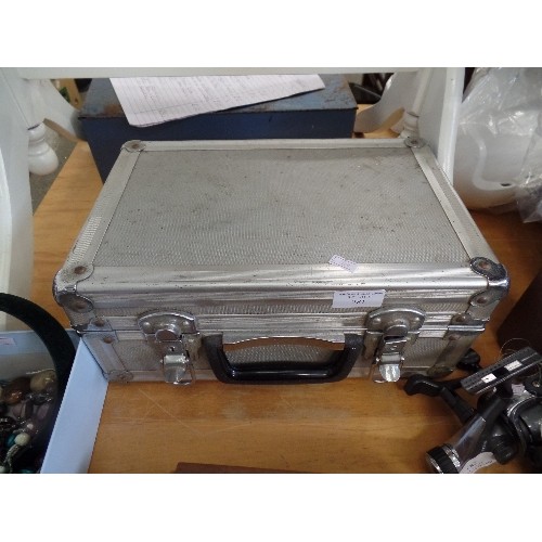 281 - SILVER HARD-CASE. CONTAINS QUANTITY OF SPANNERS AND SOCKETS.