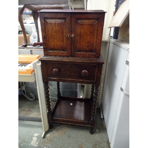 353 - SMALL VINTAGE OAK CABINET ON BARLEYTWIST LEGS. TOP CABINET WITH 2 DOORS, DRAWER, AND BOTTOM SHELF. 4... 