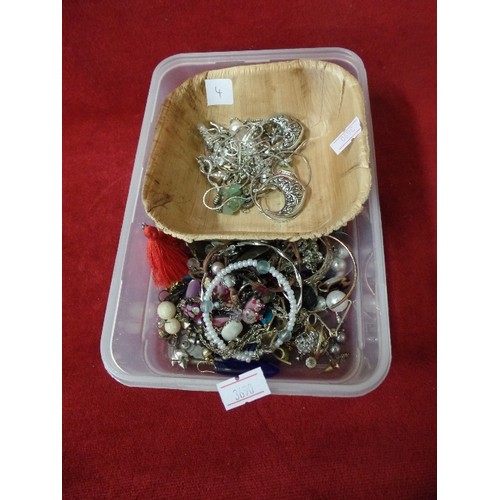 23 - BOX OF COSTUME JEWELLERY INCLUDIONG A ART DECO STYLE SILVER METAL AND MARCASITE NECKLACE, RINGS, EAR... 