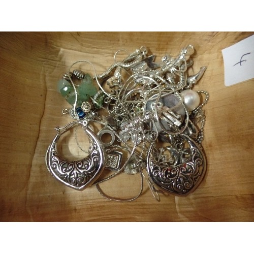 23 - BOX OF COSTUME JEWELLERY INCLUDIONG A ART DECO STYLE SILVER METAL AND MARCASITE NECKLACE, RINGS, EAR... 