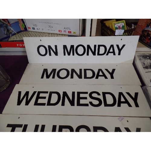 81 - DAY OF THE WEEK SIGNS. [MISSING TUESDAY AND SATURDAY]