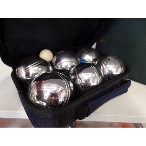 86 - 2 SETS OF BOULES. IN CASES.