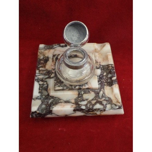 20 - A 19TH CENTURY CUT GLASS INKWELL ON A SQUARE MARBLE PEN STAND - SILVER PLATED LID - ORIGINAL BRASS F... 