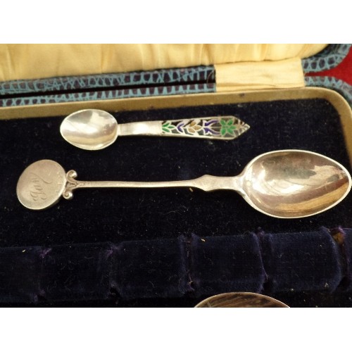 31 - 6 STERLING SILVER SPOONS INCLUDING A BERRY SPOON (SHEFFIELD 1895 JOHN ROUND & SONS), A SMALL ENAMELL... 