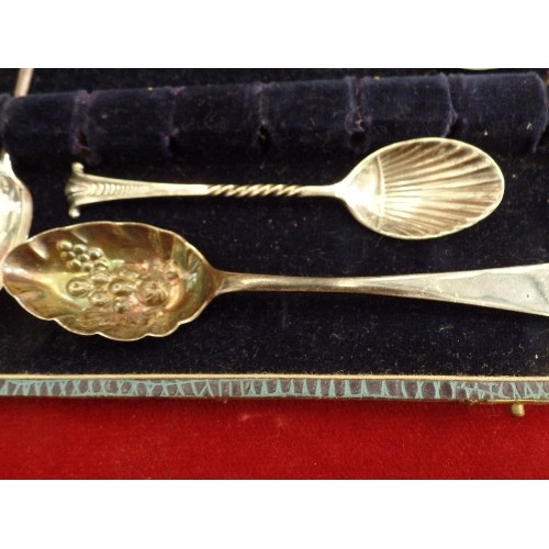 31 - 6 STERLING SILVER SPOONS INCLUDING A BERRY SPOON (SHEFFIELD 1895 JOHN ROUND & SONS), A SMALL ENAMELL... 