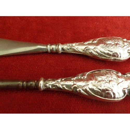 21 - EDWARDIAN SILVER HANDLED BUTTON HOOK AND SHOE HORN - CHERUB DESIGN TO HANDLES