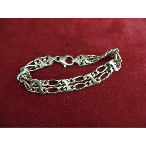 33 - A 9CT GOLD DOUBLE CHAIN BRACELET - 13.5 GRAMS