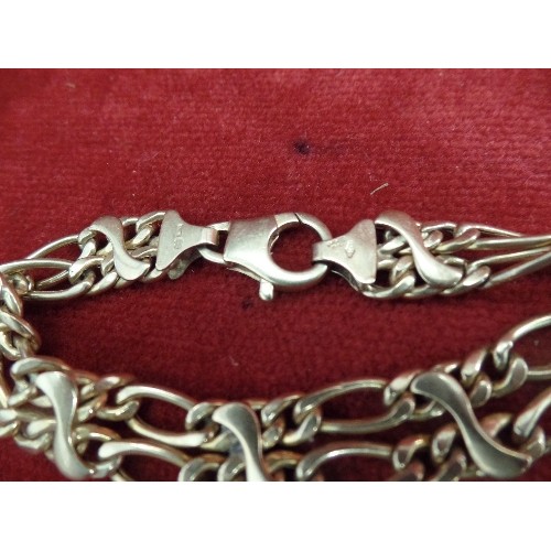 33 - A 9CT GOLD DOUBLE CHAIN BRACELET - 13.5 GRAMS