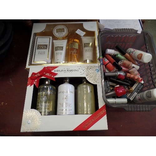 235 - NEW/PACKAGED BAYLIS & HARDING, & FOREVER GOLD TOILETRY GIFT SETS, ALS0 A TUB OF COSMETICS.