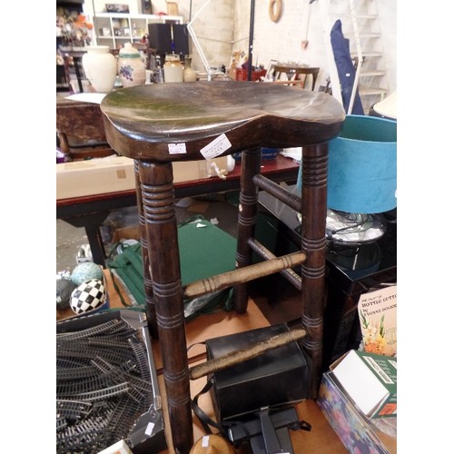 253 - HEAVY OAK BAR STOOL. MOULDED SEAT & TURNED LEGS.