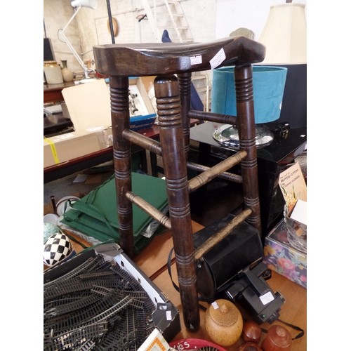 253 - HEAVY OAK BAR STOOL. MOULDED SEAT & TURNED LEGS.