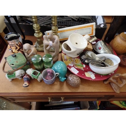 251 - MIXED VINTAGE LOT. CERAMIC, TREEN, DECORATIVE.