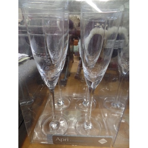 272 - 7 X CRACKLE-GLAZED CHAMPAGNE FLUTES BY APRI. IN PLASTIC PACKAGING.