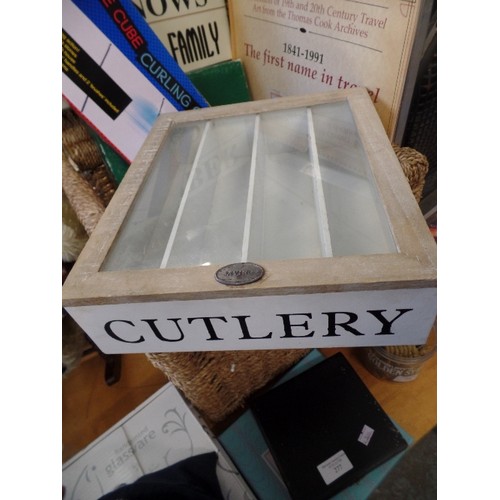 276 - LIDDED WICKER BOX. CONTAINS VINTAGE COTTON REELS,  WOODEN CUTLERY TRAY, WALL PLAQUE, ICE CUBE CURLIN... 