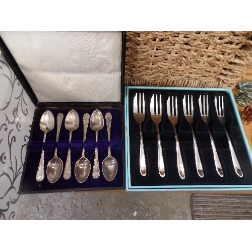 277 - CUTLERY. INC SOPHIE CONRAN PASTRY FORK BOXED SET, AND A SILVER-PLATE TEASPOON SET. BOTH ORIGINAL BOX... 