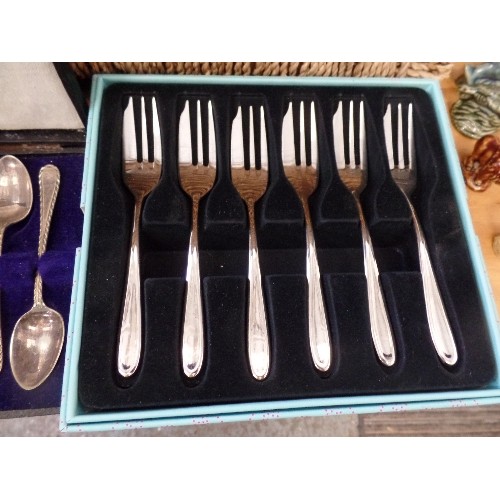 277 - CUTLERY. INC SOPHIE CONRAN PASTRY FORK BOXED SET, AND A SILVER-PLATE TEASPOON SET. BOTH ORIGINAL BOX... 