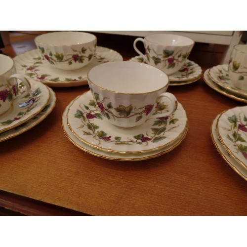 304 - ROYAL WORCESTER BACCHANEL TEA SET. BEAUTIFUL GRAPEVINE PATTERN. COMPRISES 9 X TRIOS, SUGAR BOWL AND ... 