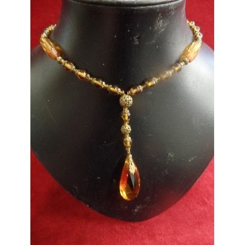 62 - A 1930'S ART DECO AMBER GLASS NECKLACE WITH PEAR SHAPED PENDANT, PIERCED BALL BEADS, 40CM TOGETHER W... 