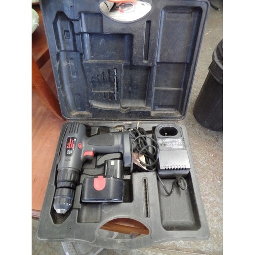 300 - BLACK & DECKER HG 991 HEAT GUN. IN CARRY CASE.