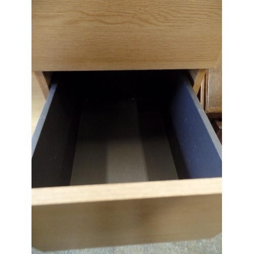 366 - WOOD EFFECT 'UNDER-DESK' FILING CABINET. 2 TOP DRAWERS, AND SUSPENDED FILE SYSTEM BOTTOM.