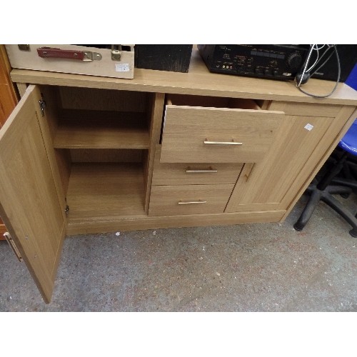 372 - CONTEMPORARY BEECH EFFECT SIDEBOARD. 2 DOORS, AND 3 DRAWERS. BRASS BAR HANDLES. ALMOST NEW CONDITION... 