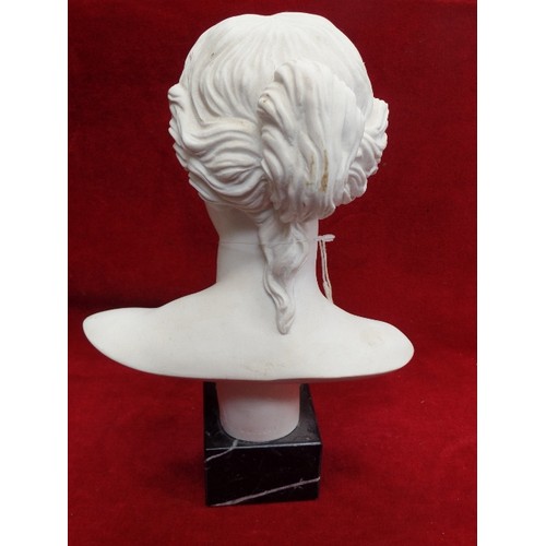 160 - AN ITALIAN CARVED ALABASTER BUST OF VENUS DI MILO - SIGNED G RUGGERI AND WITH PAPER LABEL TO THE MAR... 