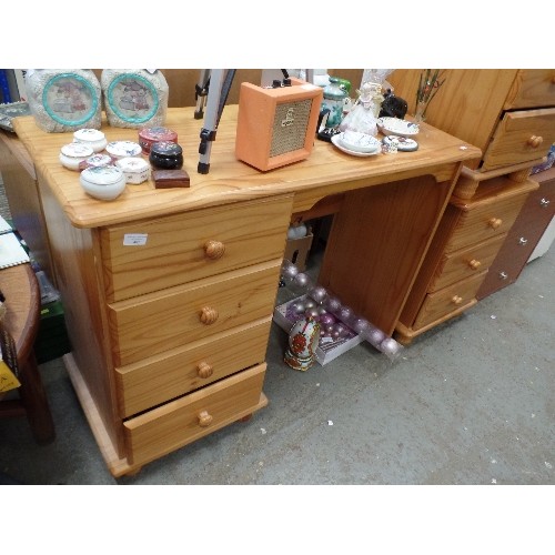 407 - SMALL PINE DRESSING TABLE. WITH 4 DRAWERS ON 1 SIDE. MATCH LOT 408. 105CM W