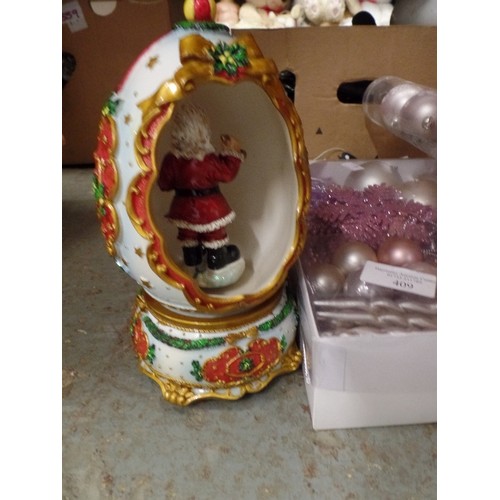 409 - MUSICAL CHRISTMAS SANTA-CLAUS 'CERAMIC' EGG. TOGETHER WITH QUANTITY OF BAUBLES/SNOWFLAKES IN PALE LI... 