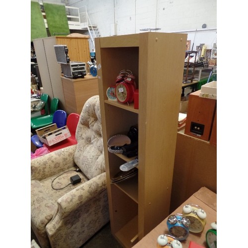 464 - CONTEMPORARY BEECH EFFECT SHELVING TOWER, WITH DEEP CUBE SHELVES. 40CM W