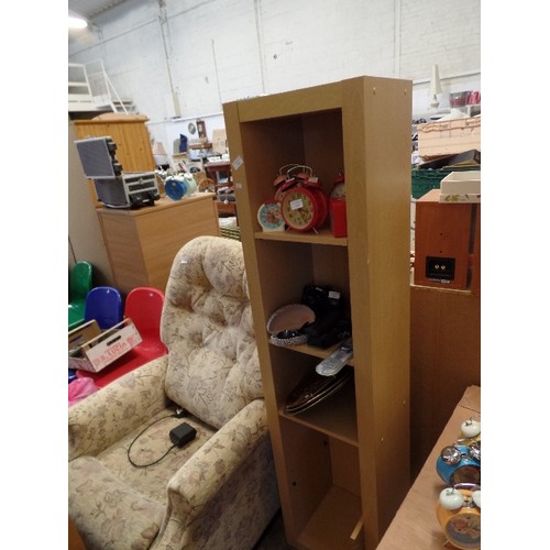 464 - CONTEMPORARY BEECH EFFECT SHELVING TOWER, WITH DEEP CUBE SHELVES. 40CM W