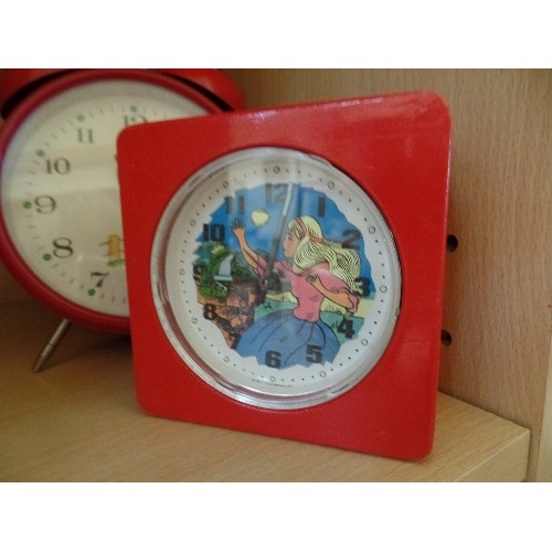 465 - 5 X NOVELTY ALARM CLOCKS. INC MUPPETS, BOXING  THEMED, HEN & CHICKS, PRINCE CHARMING ETC