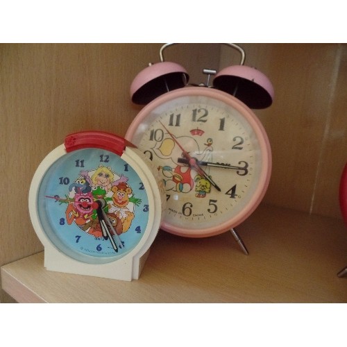 465 - 5 X NOVELTY ALARM CLOCKS. INC MUPPETS, BOXING  THEMED, HEN & CHICKS, PRINCE CHARMING ETC