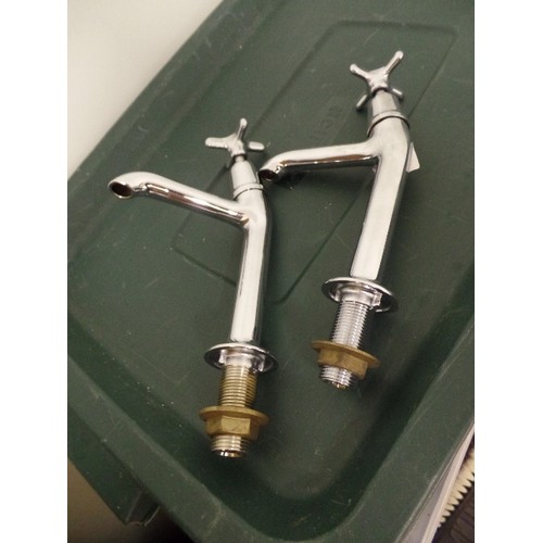 562 - PEGLER SINK TAPS