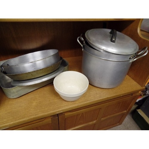 566 - QUANTITY OF ALUMINIUM COOKING POTS, TRAYS ETC