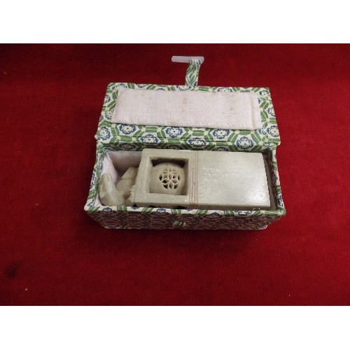 11 - CHINESE CARVED SOAPSTONE WAX SEAL WITH RAT IN FITTED SILK BOX