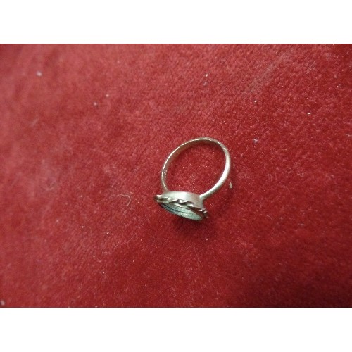 20 - 9CT GOLD RING (NO STONE) 2.04G