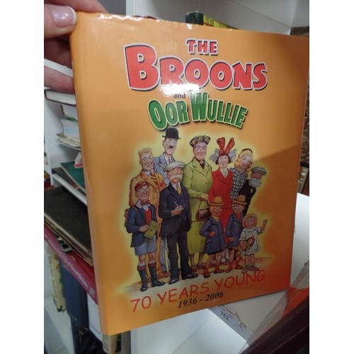 569 - 2 CUBES OF THE BROONS AND OOR WILLIE ANNUALS AND BOOKS