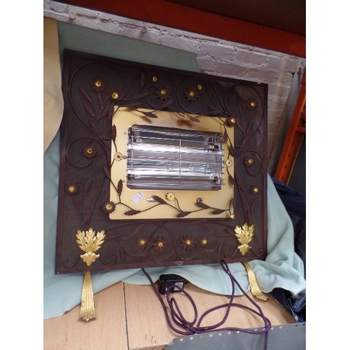 196 - A RARE LATE 1950'S / EARLY 60'S BELLING 2 BAR  ELECTRIC FIRE WITH ORNATE METALWORK SURROUND WITH FLO... 