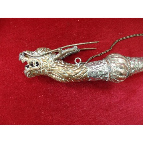 116 - AN EARLY 20TH CENTURY TIBETAN RITUAL DRAGON HEAD TRUMPET IN COPPER, BRASS AND WHITE METAL. GOOD REPO... 