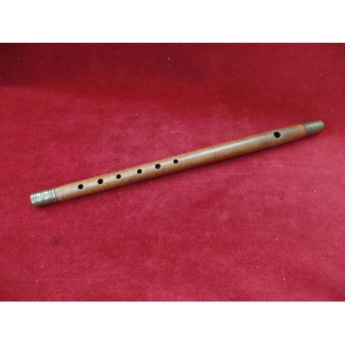 200A - A 19TH CENTURY BOXWOOD SINGLE KEYED FLUTE BY GOULDING & CO LONDON - 38CM